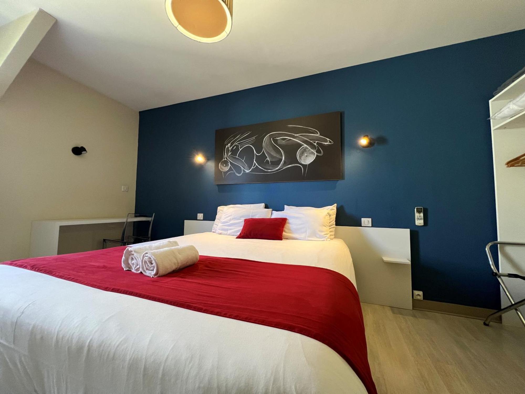 Brit Hotel Du Parc Niort Centre-Parking Gratuit Eksteriør billede