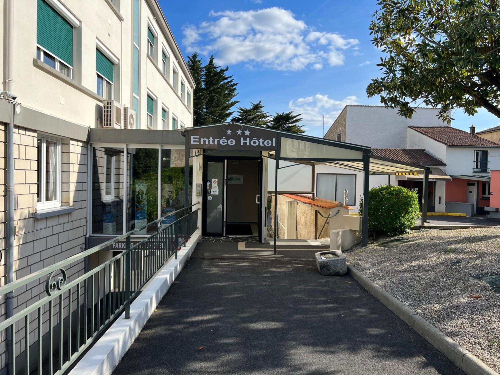 Brit Hotel Du Parc Niort Centre-Parking Gratuit Eksteriør billede