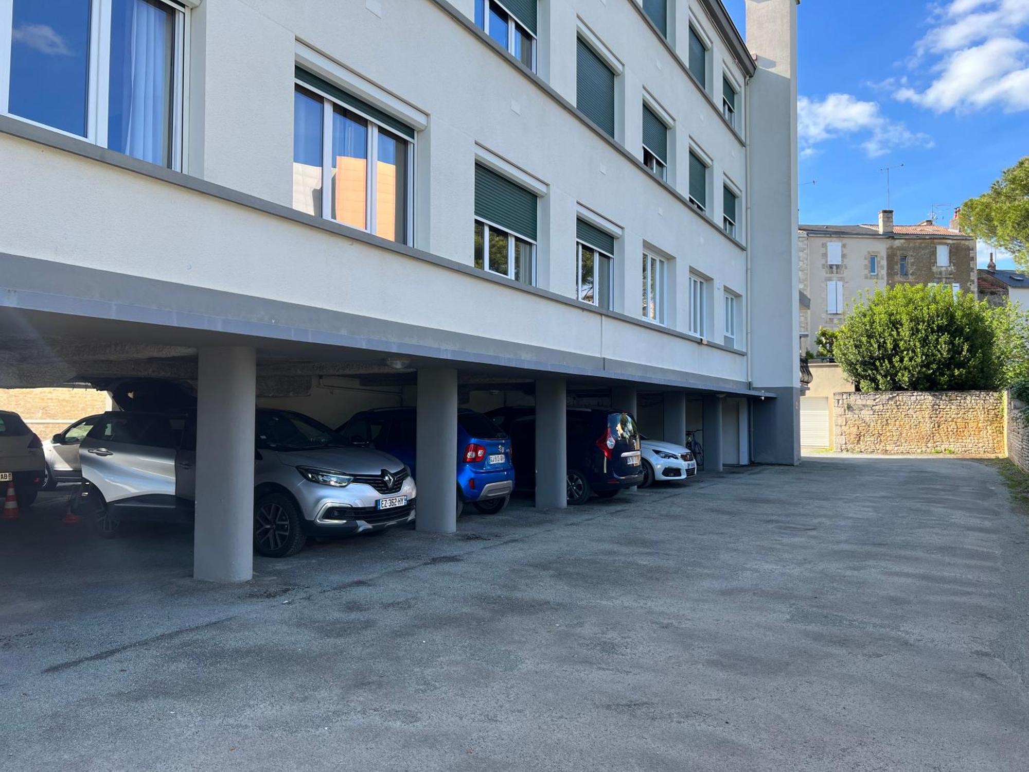 Brit Hotel Du Parc Niort Centre-Parking Gratuit Eksteriør billede