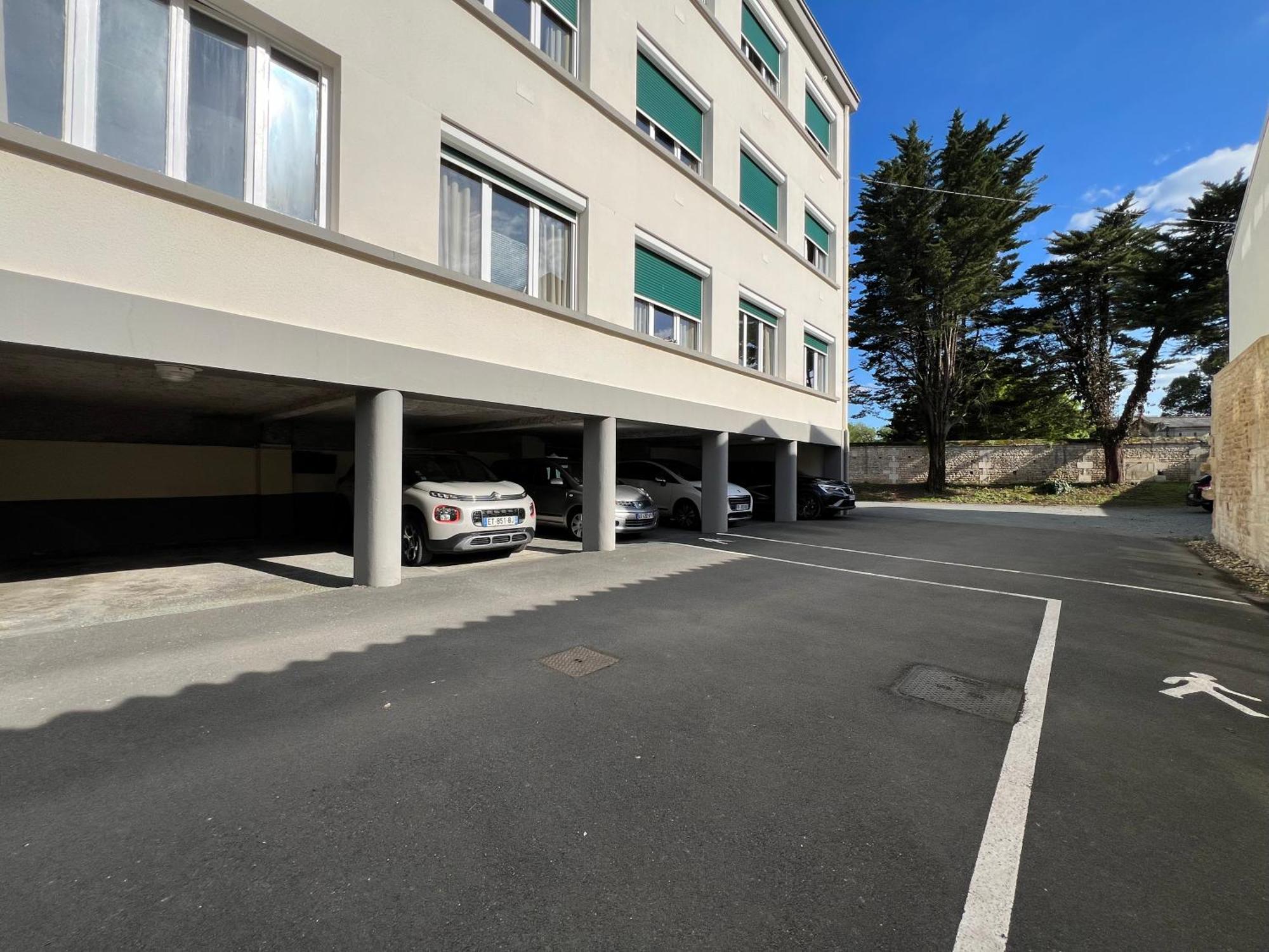 Brit Hotel Du Parc Niort Centre-Parking Gratuit Eksteriør billede