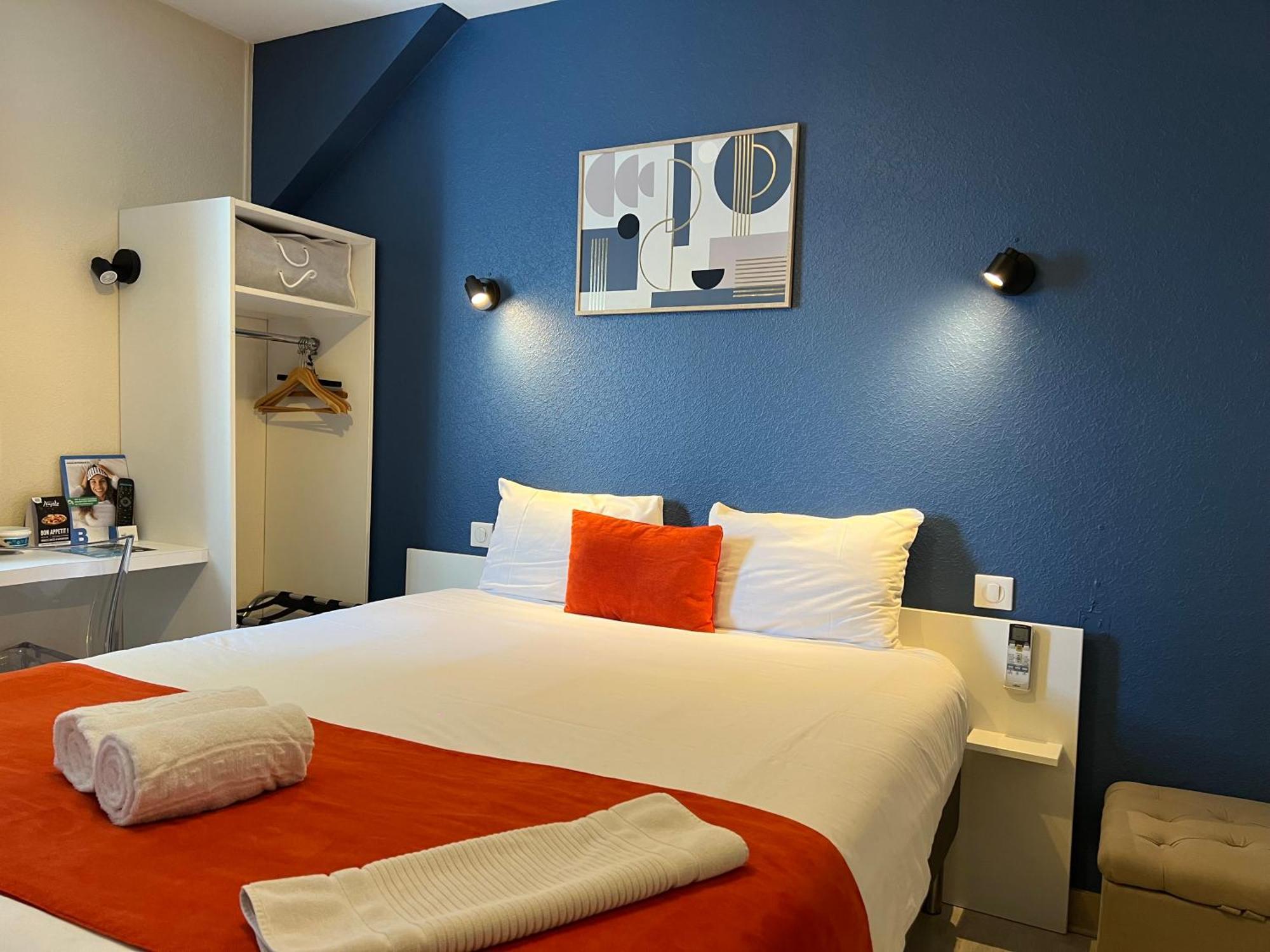 Brit Hotel Du Parc Niort Centre-Parking Gratuit Eksteriør billede