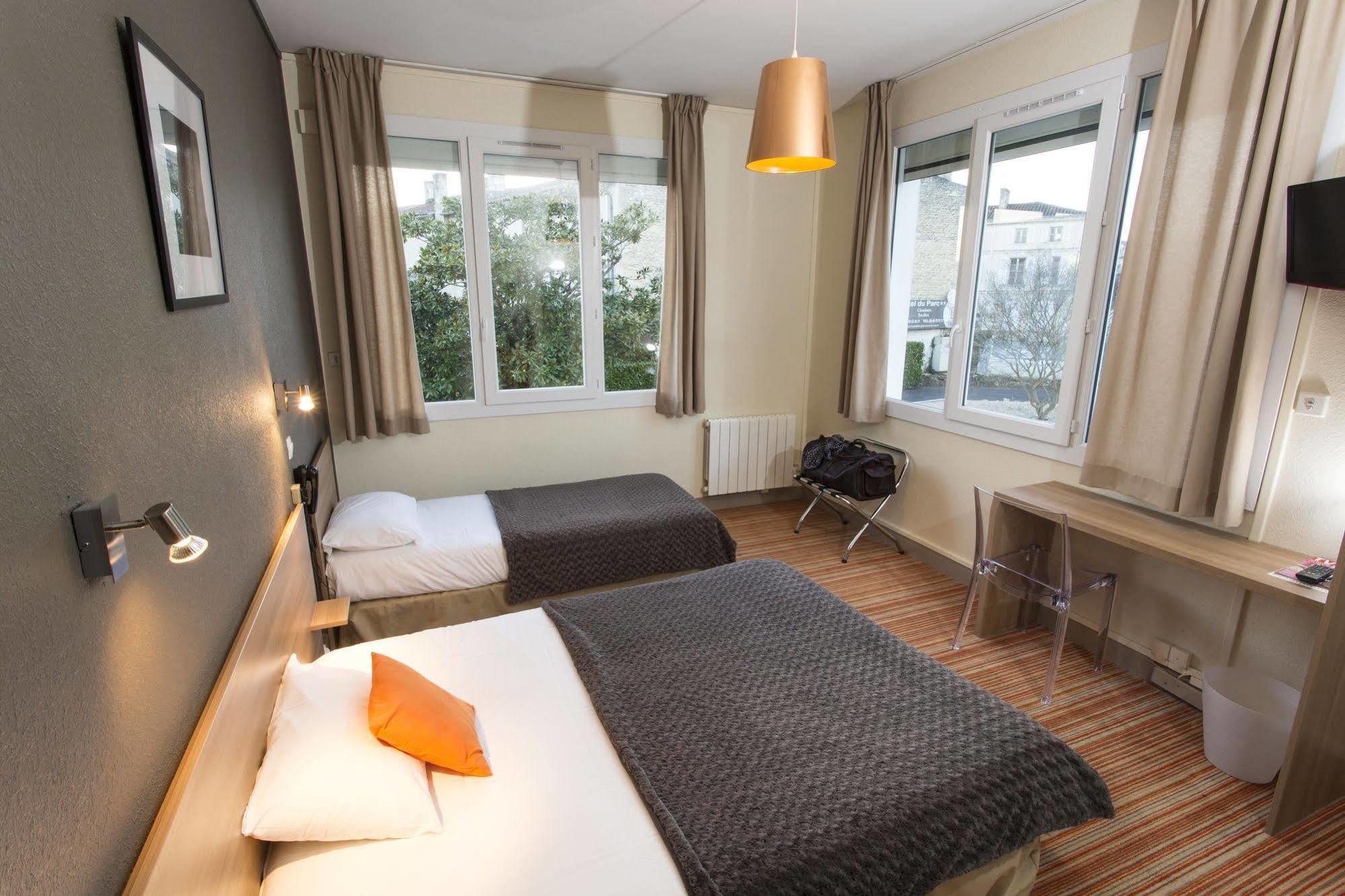 Brit Hotel Du Parc Niort Centre-Parking Gratuit Eksteriør billede